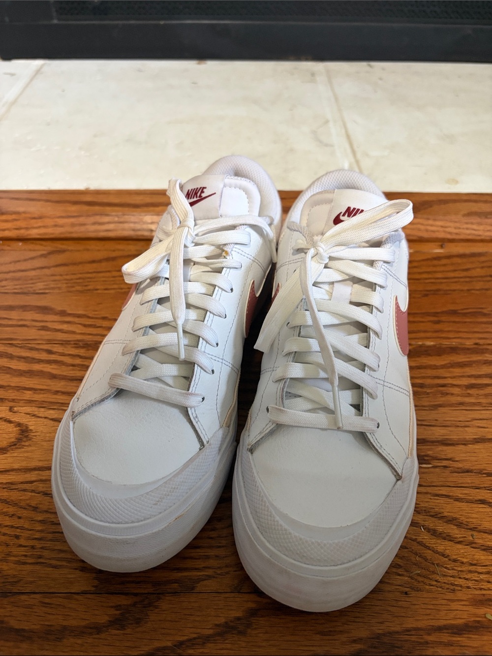 Nike White Low-Top Sneakers with Rose Swoosh platform - Picture 2 of 3
